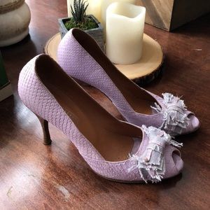 🌸 Italian snakeskin peep toe heels 👠